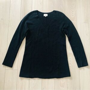 Wilfred Ribbed V Neck Relaxed Fit Sweater in Black Size XS Aritzia